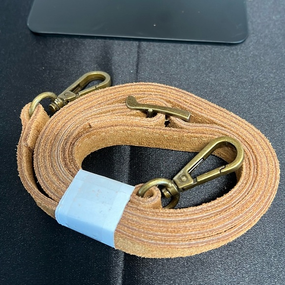 Marlon Firenze | Leather Hobo Bag w/ Interchangeable Crossbody Strap - Picture 9 of 9